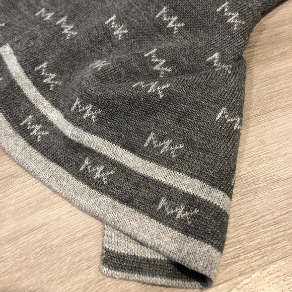 Micheal Kors unisex scarf - Picture 2 of 4